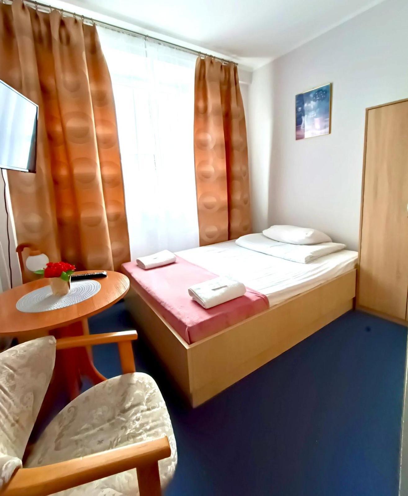 Sami Swoi Kutno Hostel Eksteriør bilde